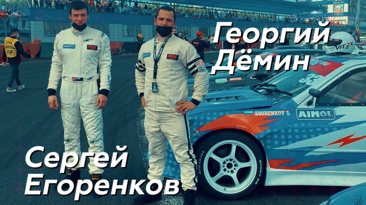 Малютка среди гоночных авто