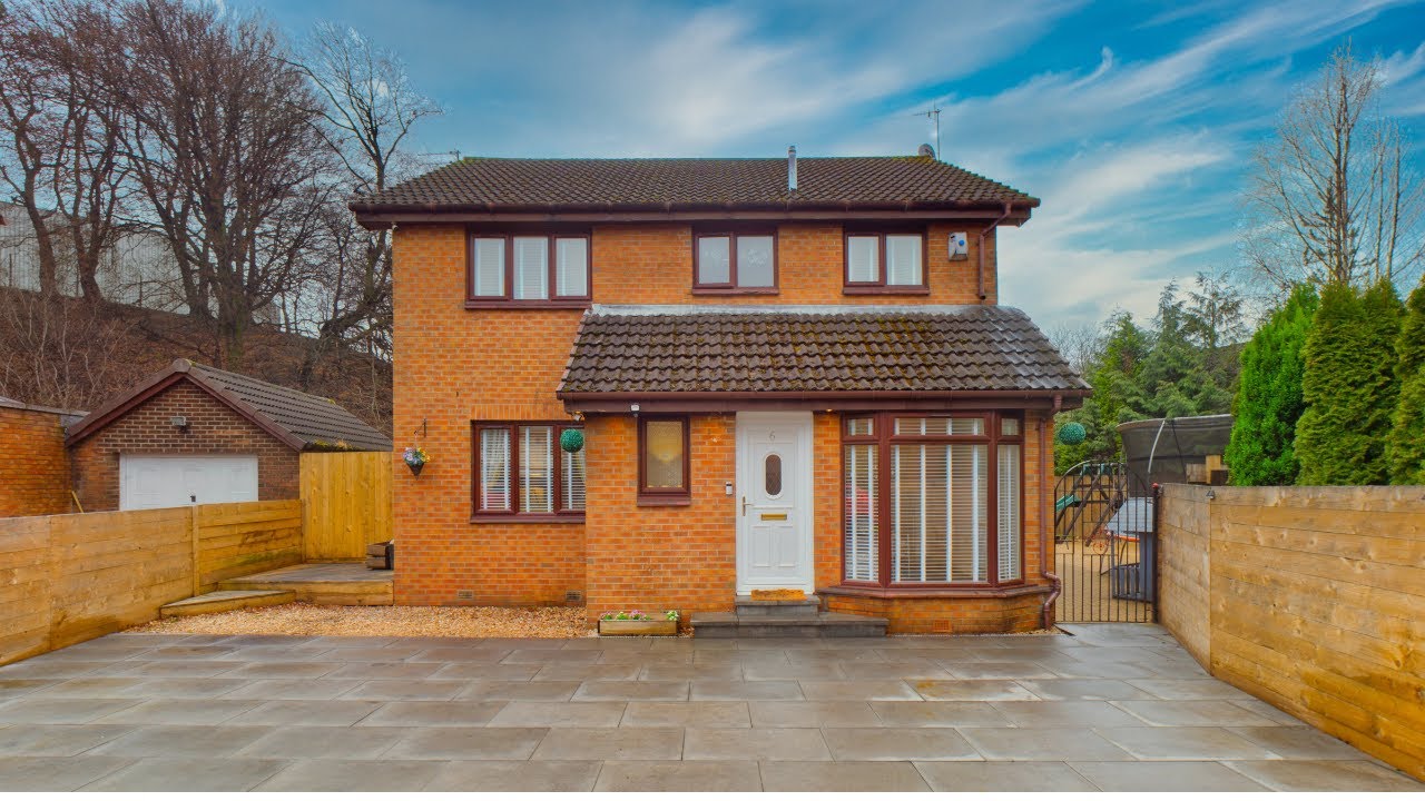 Offers Over £270,000 Corner Plot 4 Bed Detached, Moffat Mills, Airdrie