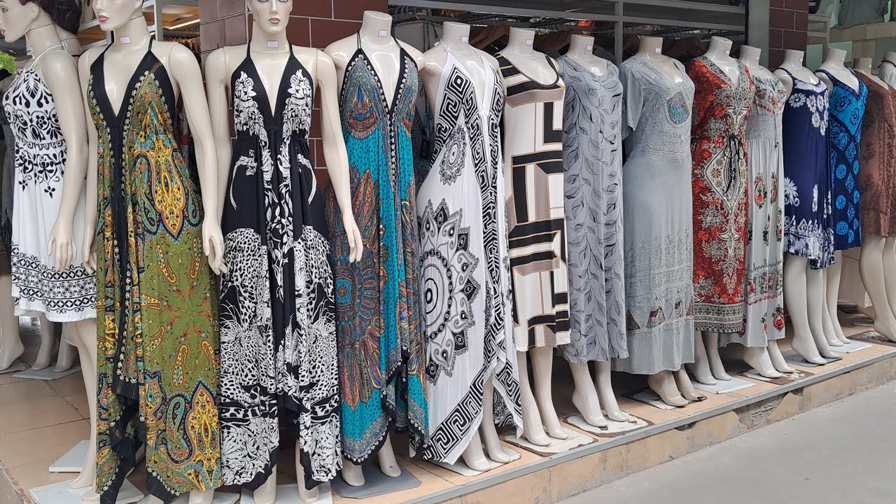 FEIRA DE CARUARU PE, SETOR DO ARTESANATO MUITA COISA FEITA DE ARTESANATO E  ROUPAS 