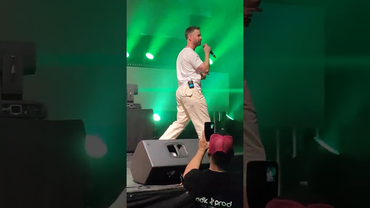 Emmanuel Moire chante mon essentiel sur la scène du flor fm live