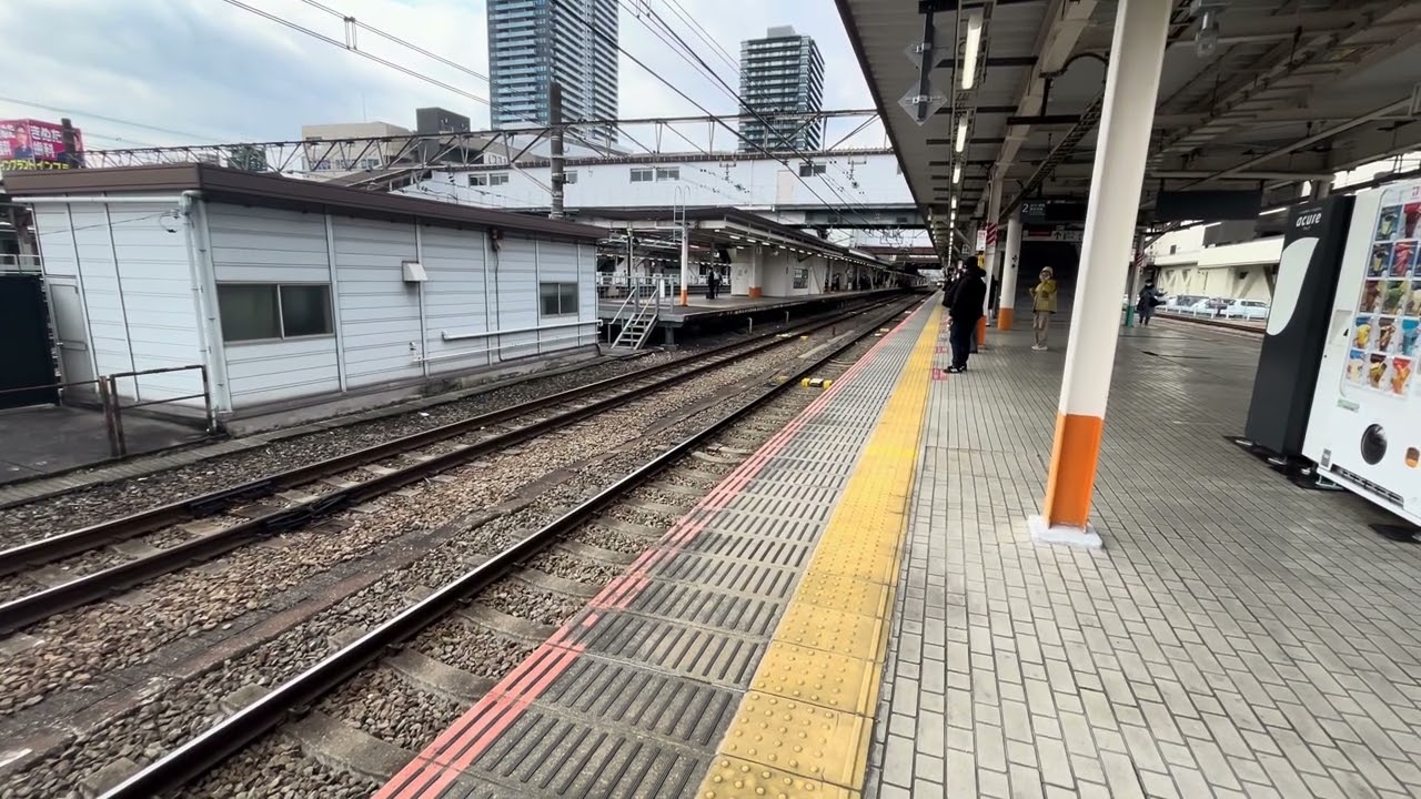 211系回送列車八王子駅通過