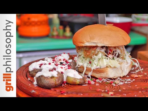 Video: Kas ir uz karbonādes Čedaras burgera?
