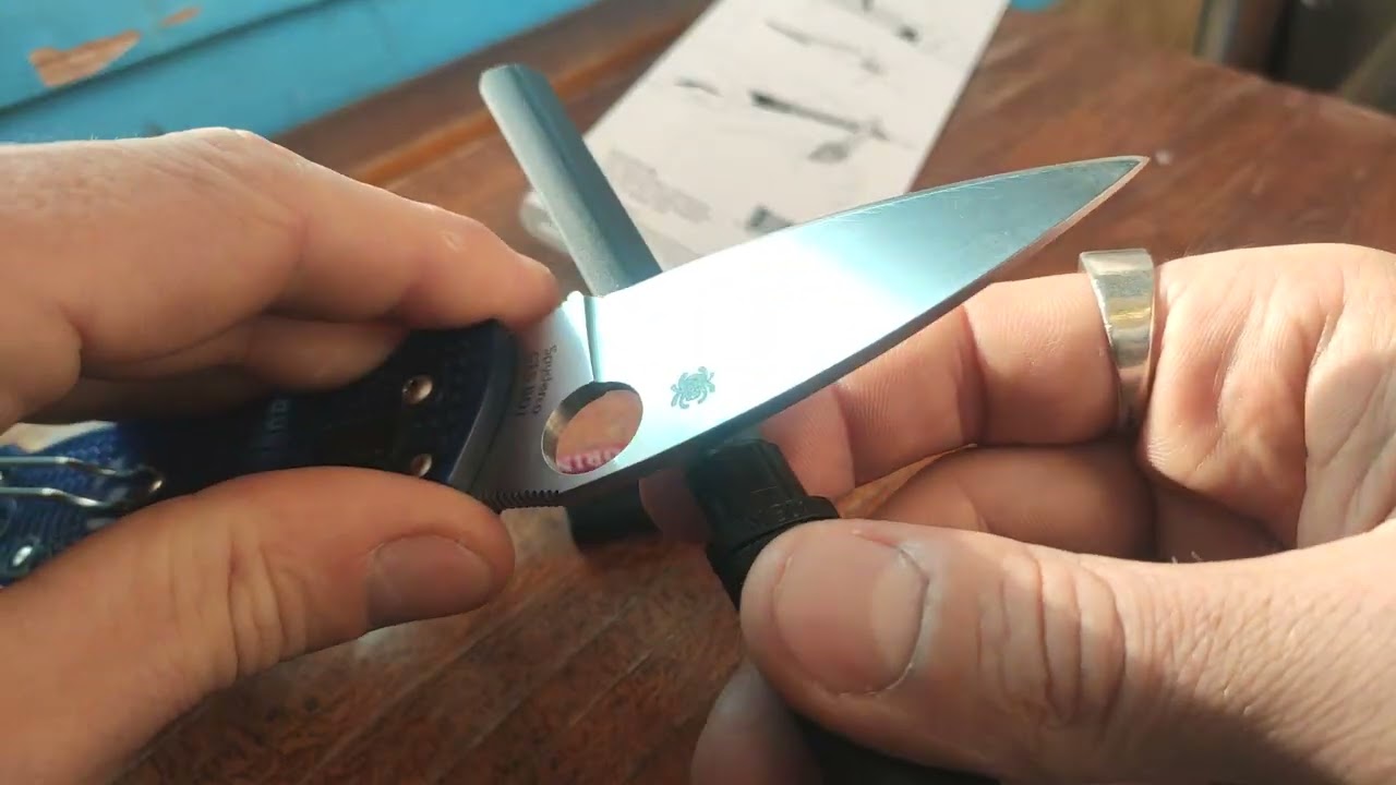 заточка ножа Spyderco за допомогою кишенькової точилки Vixtorinox (легко,просто, зручно!)