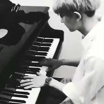 Park Chanyeol Play Piano River Flows in you on instagram