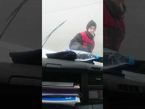 Video: Kaip nuvalyti dulkes iš automobilio vidaus?