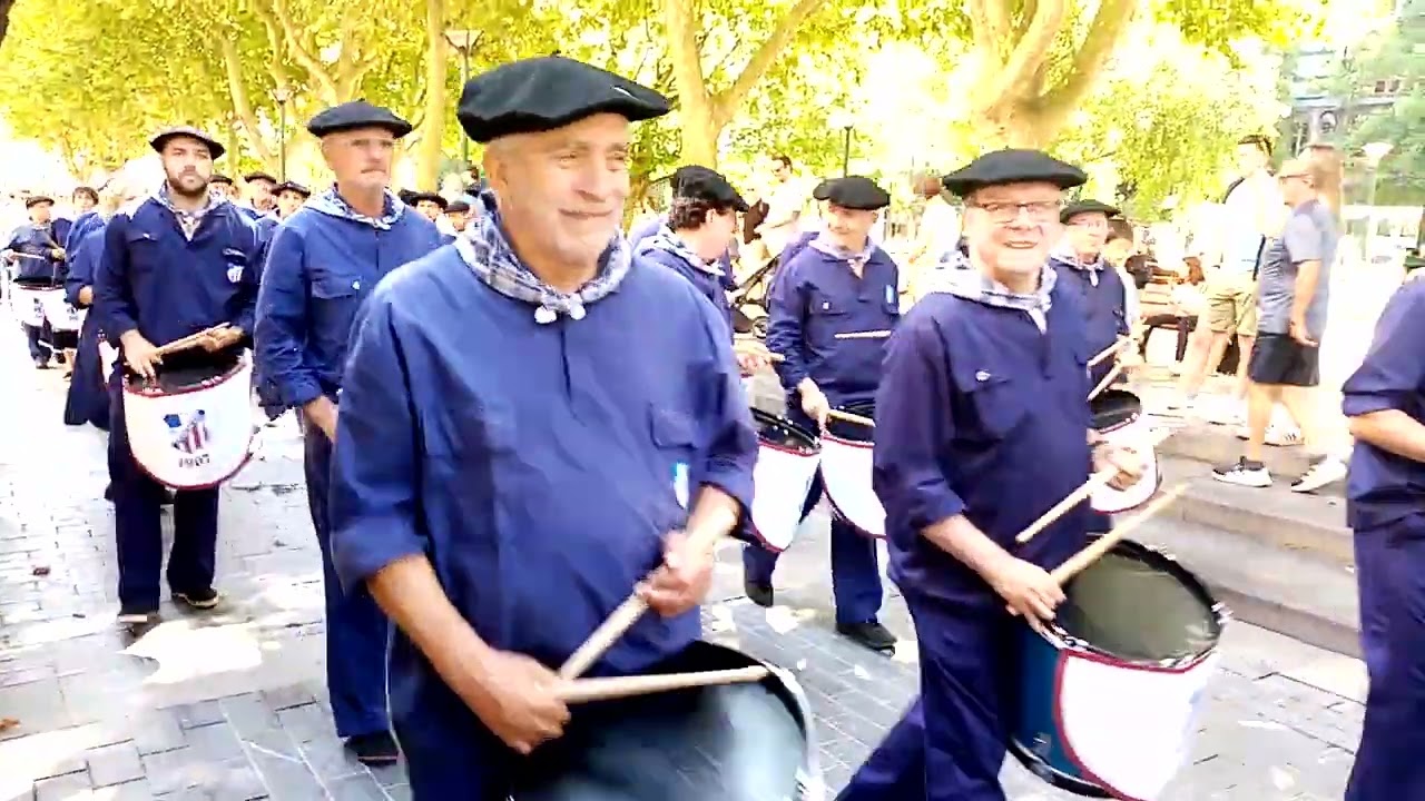 San Sebastián - Donostia. Tamborrada de la Sociedad Amaikak  Bat el día de San Ignacio. 31-7-2025