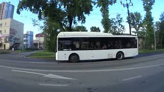 Хабаровск из окна автобуса от аэропорта до ЖД Вокзала. Раннее утро 20 июня 2022 года. Дальний Восток