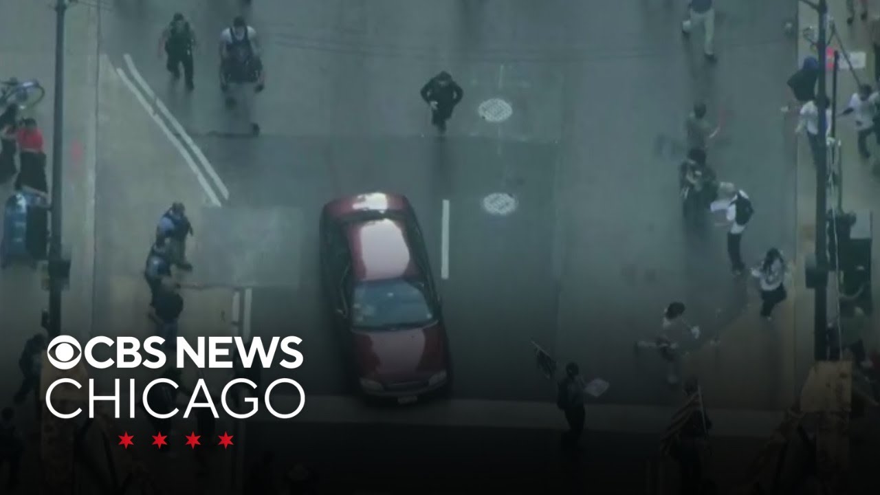 Car speeds through immigration protest in Chicago