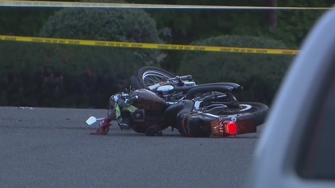Motorcyclist dies in NE Portland collision - YouTube