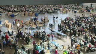 Thousands Volunteer To Pack Meals For The Hungry On Thanksgiving Weekend