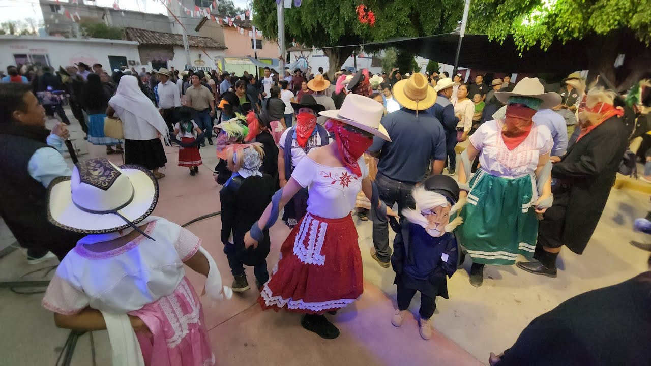 25 de junio  fiesta patronal de san juan mixtepec 2023 grupo feroz de tierra de nube chilenas y zapa