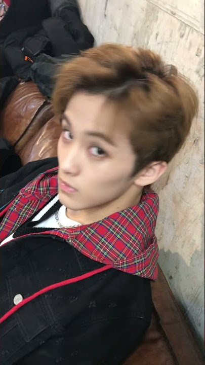 Mark Lee dozing off (ft. Chenle's laugh in the background)