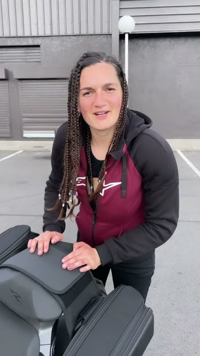 KTM SUPERDUKE 1290 STUNT | Sarah lezito