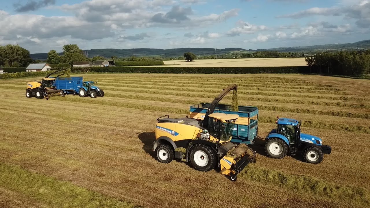 Roger Perry and Booth Bros beat the weather for silage 2022💦
