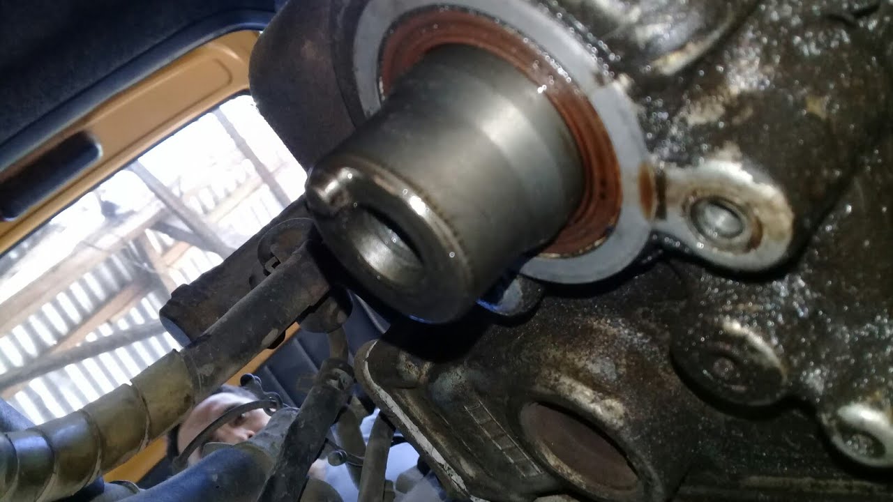 F6A Suzuki Multicab Rear Engine | Camshaft Oil Seal Leak - YouTube