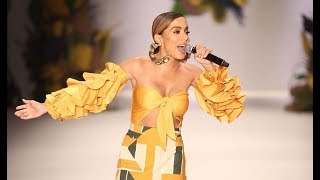 Anitta canta na São Paulo Fashion Week | Desfile Água de Coco