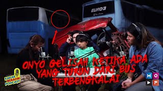 KAKAK BERADIK PODCAST -  ONYO MULAI GELISAH KETIKA TAHU ADA YANG TURUN DARI BUS YANG TERBENGKALAI !!