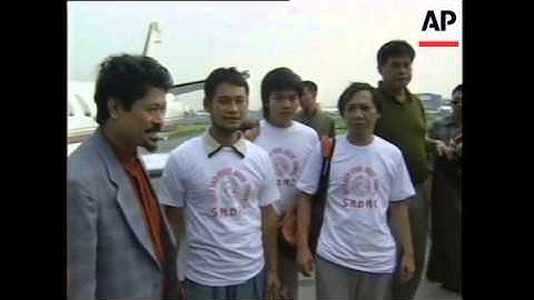 PHILIPPINES: FORMER MUSLIM REBELS RELEASE HOSTAGES