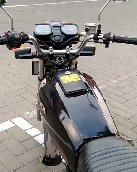 Story'wa motor GL 100,. keren banget bos ku ll andalan 👍😁