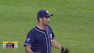 SD@ARI: Street strikes out Parra for the save