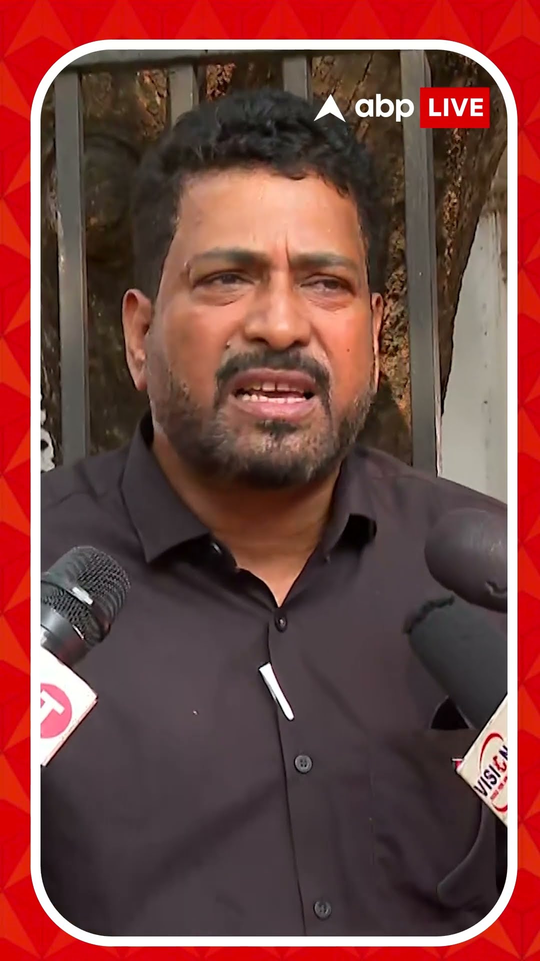 'ছবিটা দেখে স্তব্ধ হয়ে গিয়েছিলাম', মুক্তিযোদ্ধার গলায় জুতোর মালা প্রসঙ্গে মন্তব্য শঙ্করের