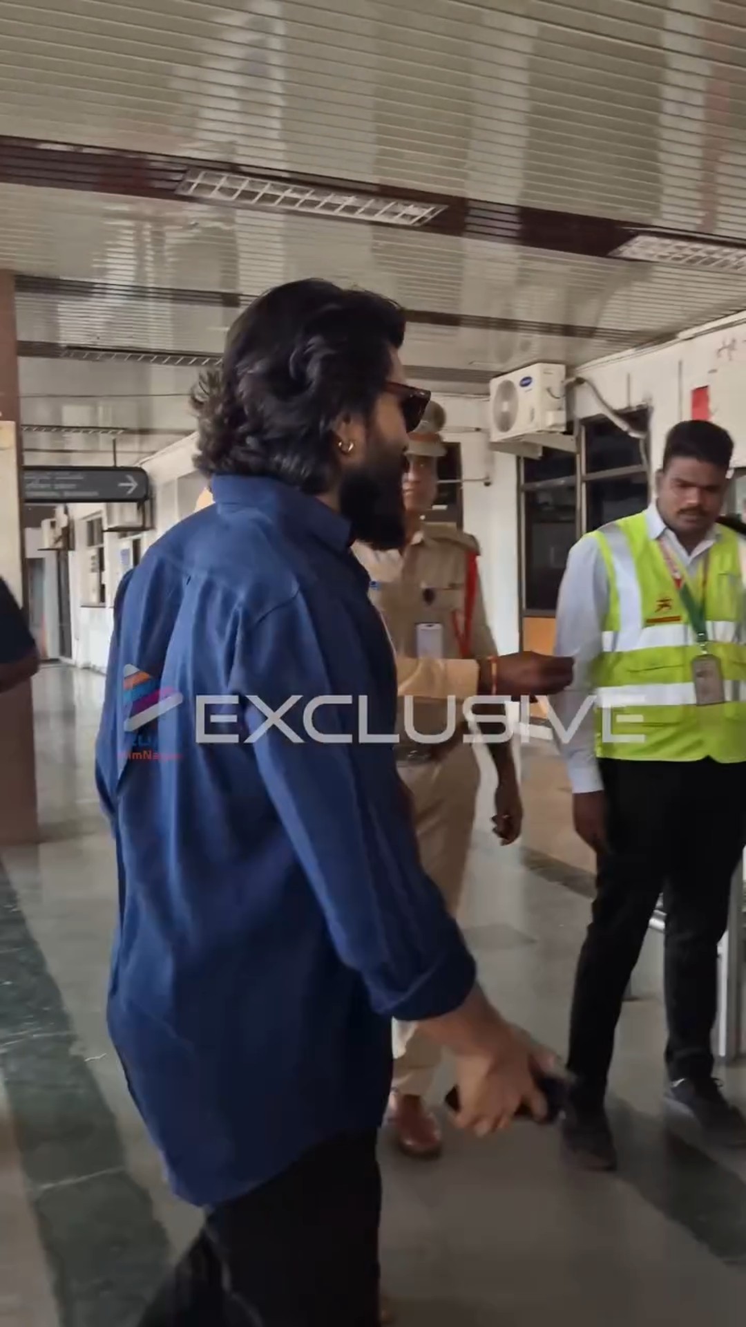 స్టైలిష్ లుక్ లో ఎయిర్ పోర్ట్ లో కనిపించిన గ్లోబల్ స్టార్ రామ్ చరణ్ ? | #RamCharan | #GameChanger