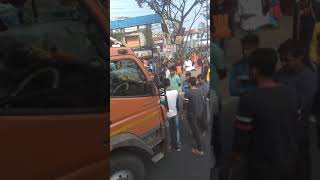 Main Road six line ka road ka hadsa Chhoti Car truck aur bus