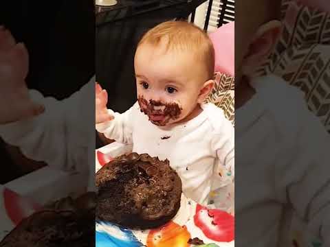 Video: #MessyCakeFace: Your Baby Veya Toddler Doğum Günü Pastası tadını çıkarın Your Photos Of paylaşın