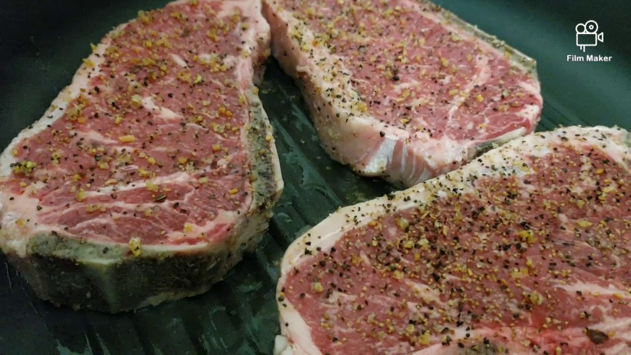 N.Y. STEAK WITH MUSHROOMS ONIONS AND GARLIC MASHED POTATOES - YouTube