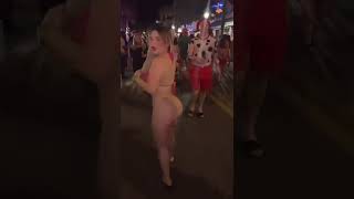 Big Ass Naked In the street 😮🔥🔞