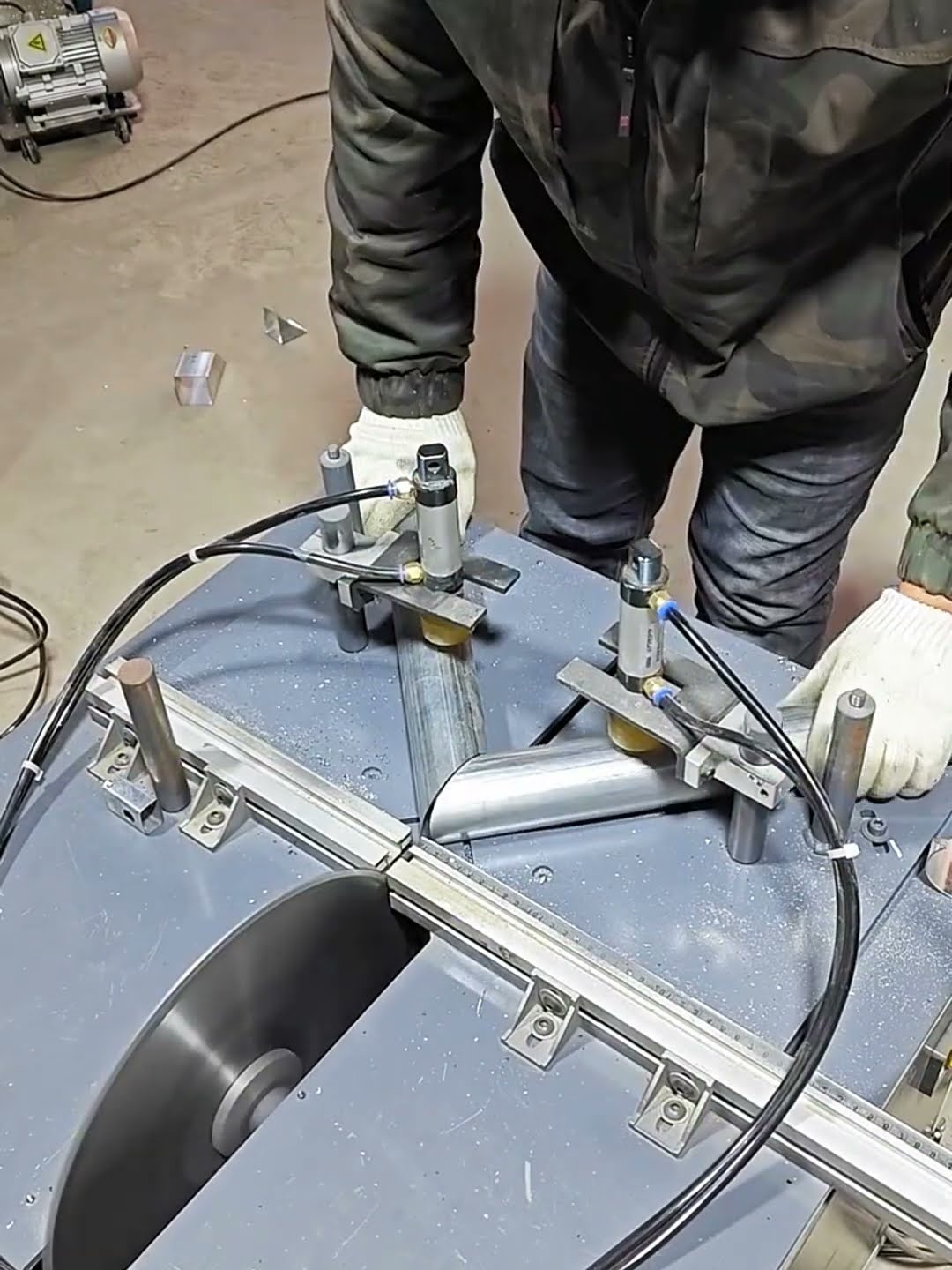 Round pipe bevel process- Good tools and machinery make work easy