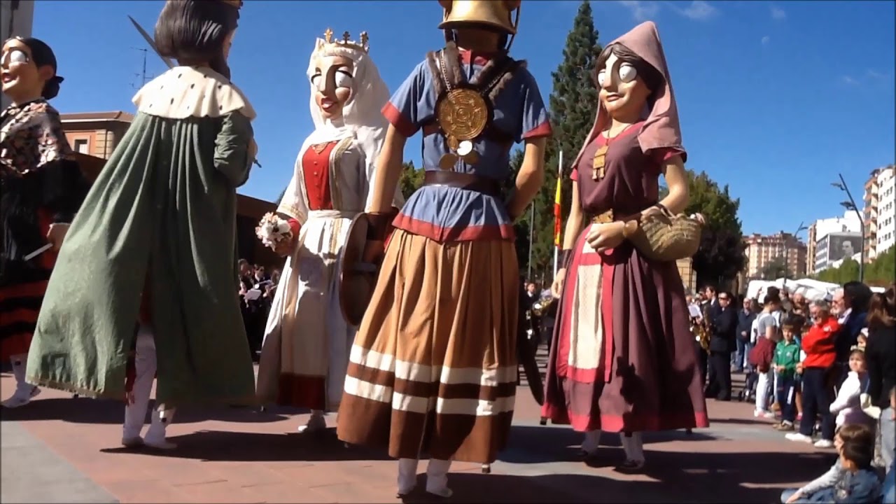 Y los gigantes danzaron al son de la Banda de Musica de Soria