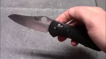 Benchmade Griptilian: Be Careful When You Close It - Axis Lock