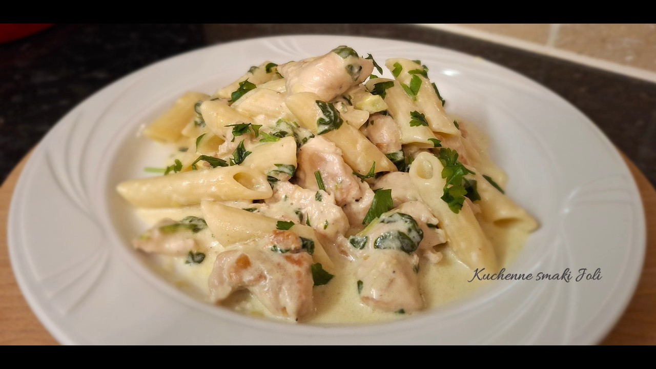 Makaron z kurczakiem w sosie mascarpone. Obiad w kilka minut.