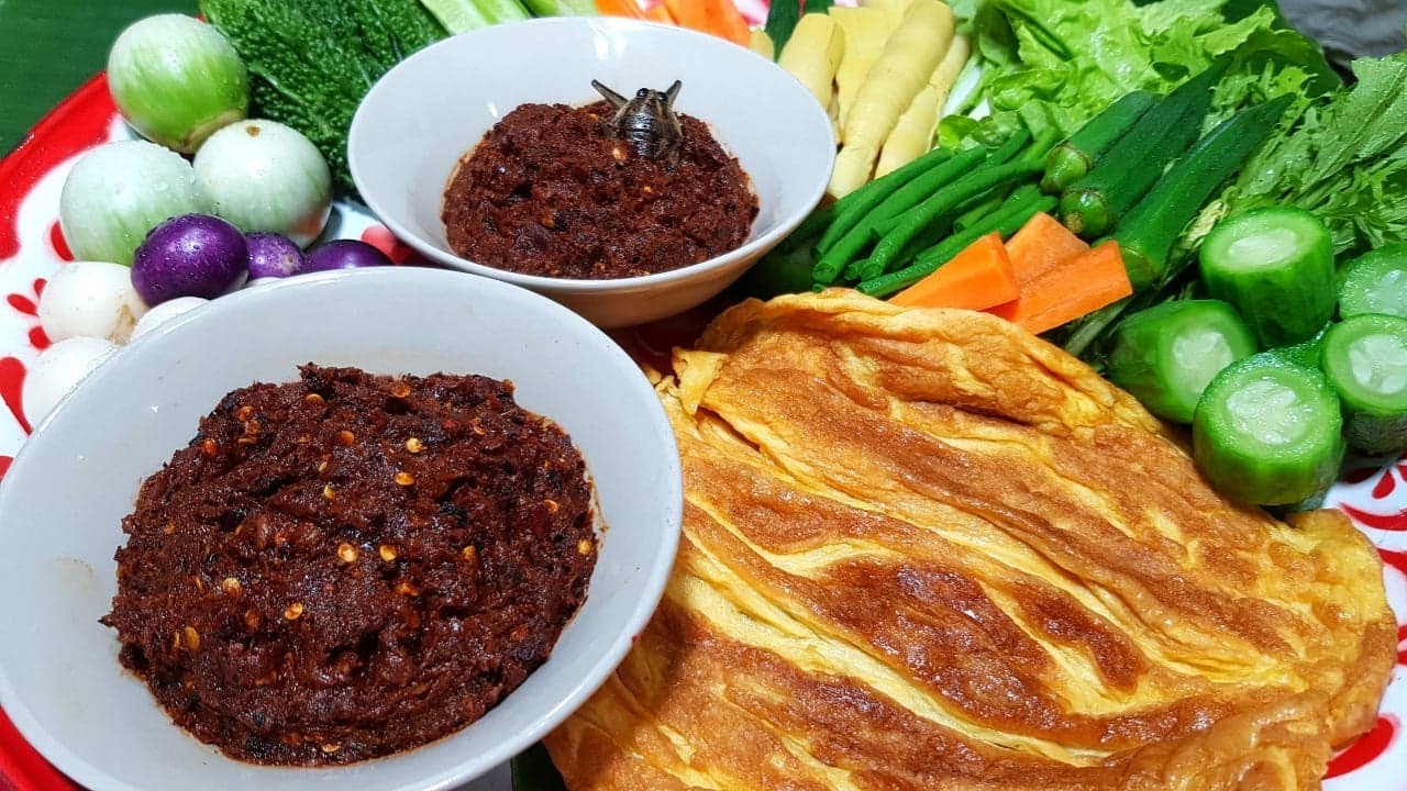 กับข้าวกับปลาโอ 801 น้ำพริกปลาย่าง(ปลาแห้ง) ไข่เจียวริ้ว ผักเยอะๆ dried fish chilli dip and omlet