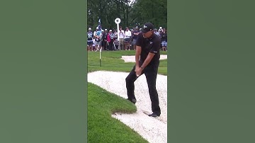 PHIL MICKELSON WHAT. A. SHOT. 😱 #liv #livgolf #golf #golfer #birdies #lefty #golfswing