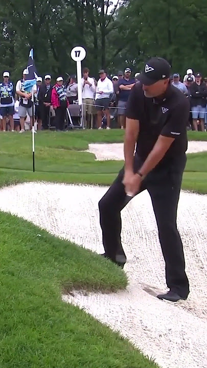 PHIL MICKELSON WHAT. A. SHOT. 😱 #liv #livgolf #golf #golfer #birdies #lefty #golfswing