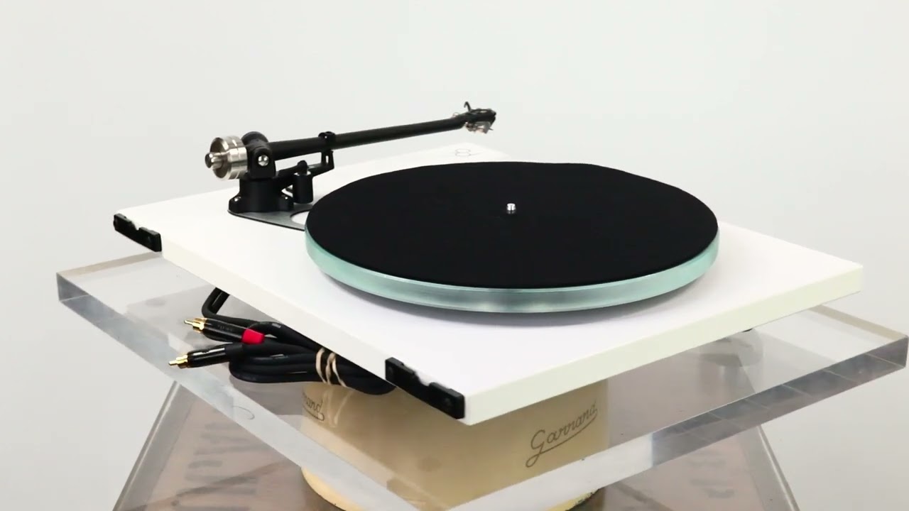Rega Planar 6 - White / Ania - YouTube