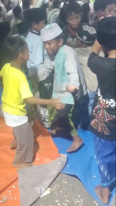 Kumpulan BOCIL joget lucu