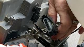 How to Replace a 2009 HSE Range Rover Tail Light Super Easy Tutorial. All You Need is a Screwdriver