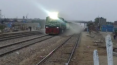 TRAIN SOUND EFFECT Honking Green Line Making Clear Rail Track Sound