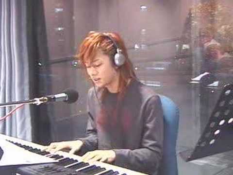 Super Junior(hee chul) playing the paino and singing