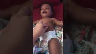 Chris con 6 meses gagueando