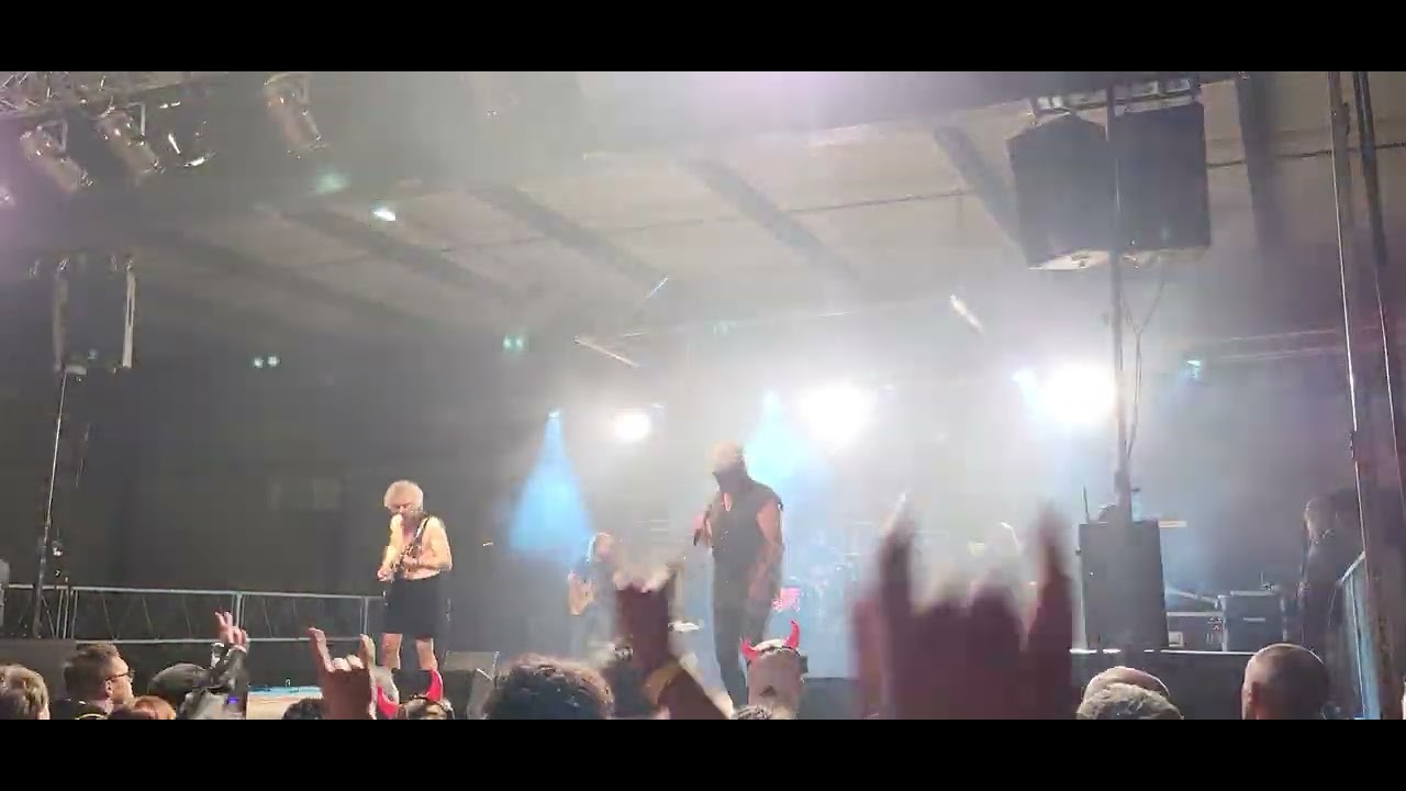 AC/DC Shot Down In Flames - YouTube