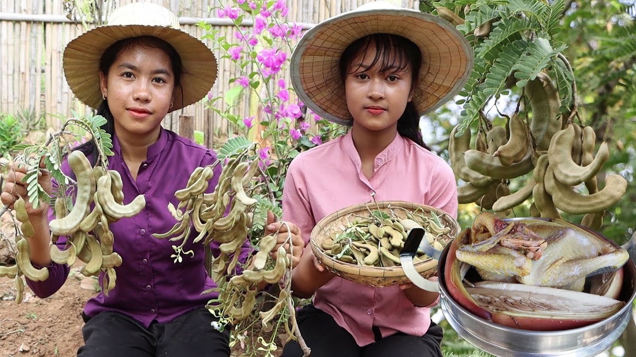 Cooking chicken Steamed with Banana flower, Green tamarind with Fish paste sauce Is delicious food
