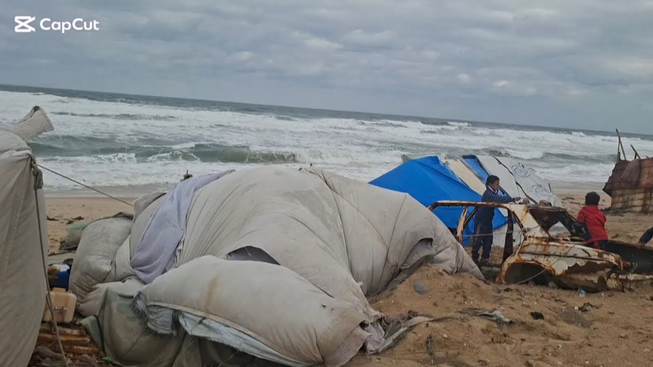 أول جمعة في سنة 2026 🌱 صورنا يومنا كما نعيشه⛺ وعلى الله أملنا أن القادم أجمل للجميع Gaza 🇵🇸🌊🌨