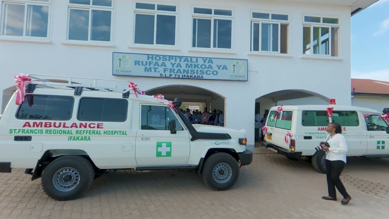 SHUHUDIA MAGARI YA WAGONJWA YAKIPOKELEWA ST FRANCIS HOSPITAL 