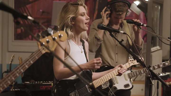 Wolf Alice: How Can I Make It Ok?  Live (The Pool ...