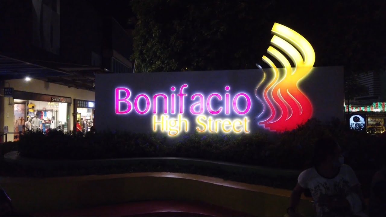 Christmas Night Walk at Bonifacio High Street in BGC Taguig