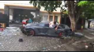 Video amatir kecelakaan di Jalan Manyar Kertoarjo, Lamborghini tabrak penjual STMJ